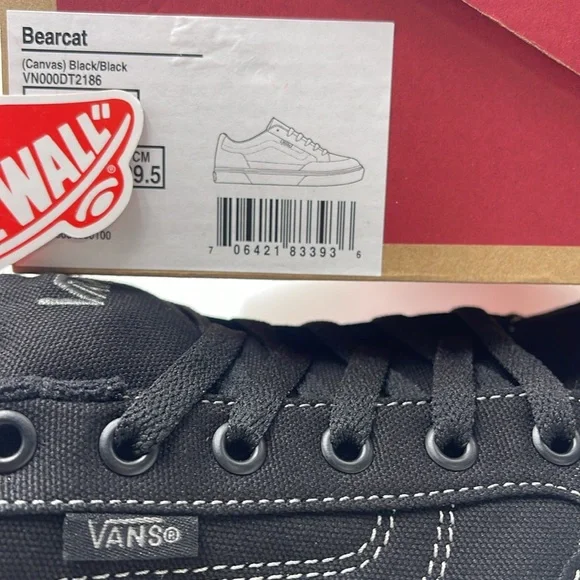Vans Men’s Bearcat (Canvas) Black/Black
VN000DT2186
Sneakers - Picture 16 of 16